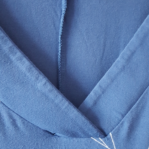 🦋 3/$25 Maternity Blue Floral Tunic Top - Picture 6 of 6